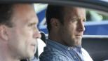 Hawaii Five-0 - Ein US-Marshal wird in einem Flugzeug ermordet, wie sich herausstellt, ein ehemaliger Kollege und Freund von Danny (Scott Caan, r.). Das Five-O Team findet heraus, dass hinter dem Mord Rick Peterson (Peter Greene, l.) steckt, Dannys ehemaliger Vorgesetzter, ein korrupter Cop, der vor zehn Jahren durch Dannys Aussage vor Gericht zu einer langen Haftstrafe verurteilt worden war und sich nun am ihm rächen möchte ... © TM &   CBS Studios Inc. All Rights Reserved.