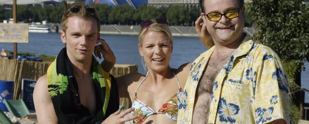 v.l.n.r. Ralf Schmitz, Mirja Boes und Markus Majowski geben wieder heitere Einblicke in das Alltagsleben ihrer Comedy-WG. © Oliver S. Sat.1 v.l.n.r. Ralf Schmitz, Mirja Boes und Markus Majowski geben wieder heitere Einblicke in das Alltagsleben ihrer Comedy-WG. © Oliver S. Sat.1