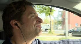 Schicksale - und plötzlich ist alles anders - Zwei Kinder, ein neues Einfamilienhaus und nur ein Einkommen. Der 36-jährige Taxifahrer Jan hat einen Haufen Schulden. Weil er Tag und Nacht schuftet, hat er keine freie Minute für seine Familie. Doch es kommt noch schlimmer: seine Ehefrau Corinna ist ungewollt schwanger. Ein drittes Kind kann sich die Familie jedoch nicht leisten. Jan weiß nicht mehr weiter, doch Corinna hat zum Wohl der Familie eine schwerwiegende Entscheidung getroffen ... © SAT.1