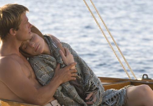 Der seltsame Fall des Benjamin Button - Hat ihre Liebe eine Chance? Während Benjamin Buttons (Brad Pitt, l.) Leben spiegelverkehrt verläuft, er jeden Tag ein wenig jünger wird, altert seine große Liebe Daisy (Cate Blanchett, r.) täglich ... © 2009   Warner Brothers