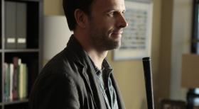 Elementary - Mit einer hervorragenden Auffassungsgabe versucht Sherlock Holmes (Jonny Lee Miller) einen neuen Fall zu lösen ... © CBS Television
