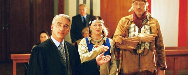 Edel & Starck - Felix (Christoph M. Ohrt, l.) vertritt "Listiger Fuchs" (Reiner Schöne, r.) und "Flinker Käfer" (Cleo Kretschmer, M.). Die beiden sind ABM-Indianer im Dienste der Stadt Berlin. Doch dort, wo sie ihre Zelte aufschlagen, können sie nicht in Frieden mit dem weißen Mann leben ... © Hardy Spitz Sat.1 Edel & Starck - Felix (Christoph M. Ohrt, l.) vertritt "Listiger Fuchs" (Reiner Schöne, r.) und "Flinker Käfer" (Cleo Kretschmer, M.). Die beiden sind ABM-Indianer im Dienste der Stadt Berlin. Doch dort, wo sie ihre Zelte aufschlagen, können sie nicht in Frieden mit dem weißen Mann leben ... © Hardy Spitz Sat.1