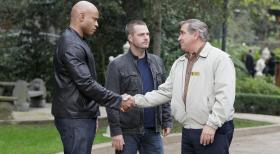 Navy CIS: L.A. - Versuchen gemeinsam einen Fall zu lösen: Callen (Chris O'Donnell, M.), Sam (LL Cool J, l.) und James Cleary (Dan Lauria, r.) ... © CBS Studios Inc. All Rights Reserved.