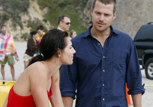 Ermittelt undercover, um etwas Licht in den neuen Fall zu bringen: Special Agent Callen (Chris O'Donnell, r.) ... © CBS Studios Inc. All Rights Reserved.