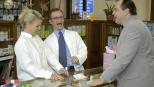 Mit den "Dreisten Drei" (v.l.n.r.) Mirja Boes, Ralf Schmitz und Markus Majowski kann es auch in der Apotheke lustig werden. © Sat.1