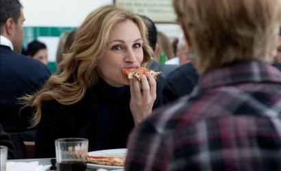 Eat Pray Love - Als ihre Ehe zerbricht, macht sich Liz (Julia Roberts) auf eine Weltreise, die immer mehr zu einem Selbstfindungstrip wird. In Italien gibt sie sich kulinarischen Genüssen hin, in Indien beginnt sie zu meditieren und in Bali erkennt sie die Bedeutung wahrer Liebe ... © 2010 Columbia Pictures Industries, Inc. All Rights Reserved.