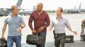 Hawaii Five-0 - Ermitteln gemeinsam in einem neuen Fall: Callen (Chris O'Donnell, l.), Sam (LL Cool J, M.) und Danny (Scott Caan, r.) ... © TM &   CBS Studios Inc. All Rights Reserved.