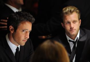 Im Kampf gegen das organisierte Verbrechen: Steve McGarrett (Alex O'Loughlin, l.) und Danny Williams (Scott Caan, r.) ... © TM &   2010 CBS Studios Inc. All Rights Reserved.