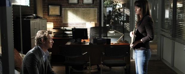 The Mentalist - Ein neuer Fall beschäftigt Patrick Jane (Simon Baker, l.) und Teresa Lisbon (Robin Tunney, r.) ... © Warner Bros. Television