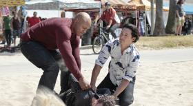 Navy CIS: L.A. - Haben sie den Täter, oder einen Unschuldigen gefasst? Sam (LL Cool J, l.) und Chin (Daniel Dae Kim, r.) © CBS Studios Inc. All Rights Reserved.