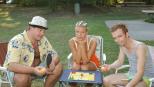 Mirja (Mirja Boes, M.) und Ralf (Ralf Schmitz, r.) haben keine Lust auf "Mensch-Ärgere-dich-nicht" spielen. Aber Markus (Markus Majowski, l.) weiß...