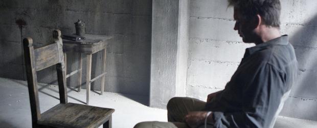 Tony (Michael Weatherly) wird in Somalia festgehalten und unter Drogen gesetzt. Er soll den Terroristen alle Geheimnisse des NCIS verraten. Ein Psychokrieg beginnt ... © CBS Television