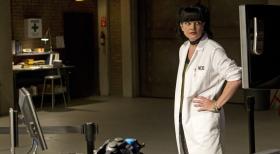 Navy CIS - Gemeinsam mit Gibbs versucht Abby (Pauley Perrette) den Fall um Marine Captain Joe Westcott aufzuklären ... © CBS Television