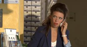 Schicksale - und plötzlich ist alles anders - Nadja versucht ihr Glück in einem Dating-Portal im Internet und verabredet sich zu einem Blind Date. Doch die Verabredung hat einen Haken ... © SAT.1