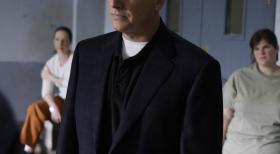 Als die Leiche des Navy-Lieutenant Neil Poletto gefunden wird, erinnert sich Gibbs (Mark Harmon) sofort an einen Fall, der bereits vor über zehn Jahren für Aufsehen erregte - die Prostituierte Celia Roberts wurde damals angeklagt, Poletto umgebracht zu haben und sitzt seitdem im Knast ... © CBS Television