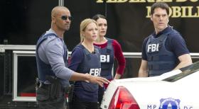 Criminal Minds - Ermitteln in einem neuen Fall: Morgan (Shemar Moore, l.), JJ (AJ Cook, 2.v.l.), Prentiss (Paget Brewster, 2.v.r.) und Hotch (Thomas Gibson, r.) ... © ABC Studios