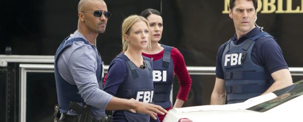 Ermitteln in einem neuen Fall: Morgan (Shemar Moore, l.), JJ (AJ Cook, 2.v.l.), Prentiss (Paget Brewster, 2.v.r.) und Hotch (Thomas Gibson, r.) ... © ABC Studios Ermitteln in einem neuen Fall: Morgan (Shemar Moore, l.), JJ (AJ Cook, 2.v.l.), Prentiss (Paget Brewster, 2.v.r.) und Hotch (Thomas Gibson, r.) ... © ABC Studios