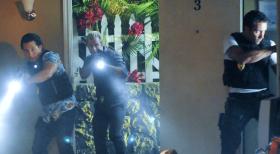 Hawaii Five-0 - Ein neuer Fall beschäftigt Steve (Alex O'Loughlin, r.),  Danny (Scott Caan, M.) und Chin (Daniel Dae Kim, l.) ... © TM &   CBS Studios Inc. All Rights Reserved.