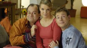 v.l.n.r.: Markus Majowski, Mirja Boes und Mathias Schlung sind die "Dreisten Drei", die in einer Comedy-WG zusammenleben. © Sat.1