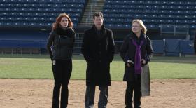 Unforgettable - Ein neuer Fall beschäftigt Carrie (Poppy Montgomery, l.), Joanne Webster (Jane Curtin, r.) und Al (Dylan Walsh, M.) ... © 2011 CBS Broadcasting Inc. All Rights Reserved.
