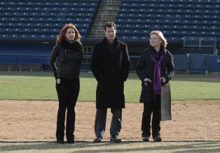 Unforgettable - Ein neuer Fall beschäftigt Carrie (Poppy Montgomery, l.), Joanne Webster (Jane Curtin, r.) und Al (Dylan Walsh, M.) ... © 2011 CBS Broadcasting Inc. All Rights Reserved.
