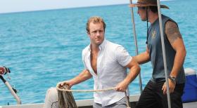 Hawaii Five-0 - Ein Angelausflug mit verheerenden Folgen: Steve (Alex O'Loughlin, r.) und Danny (Scott Caan, l.) ... © 2012 CBS Broadcasting, Inc. All Rights Reserved.