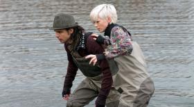 Primeval - Rückkehr der Urzeitmonster - Connor (Andrew Lee Potts, l.) und Abby (Hannah Spearritt, r.) versuchen herauszufinden, woher die krokodilähnliche Riesenkreatur herkommt .. © ITV Plc