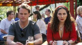 Das Ende einer Beziehung ist bestimmt für keinen der Beteiligten besonders angenehm. Aber alles hat schließlich auch seine positiven Seiten. (Mirco Reseg, l. und Shirin Soraya, r.) © Sat.1
