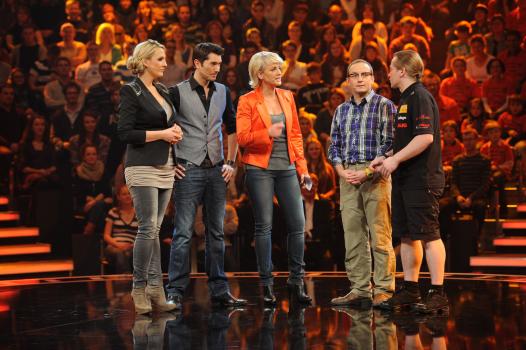 Die perfekte Minute - Hoch dramatisch, spannend und atemberaubend schnell - "Die perfekte Minute". Ulla Kock am Brink (M.), Britt Hagedorn (l.), Stefan Gödde (2.v.l.), Wigald Boning (2.v.r.) und Joey Kelly (r.) ... © SAT.1