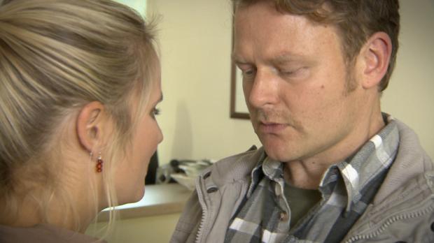 SAT.1 Das Glück scheint perfekt: Speditionsfahrer Martin Krüger (r.) hat sich mit...