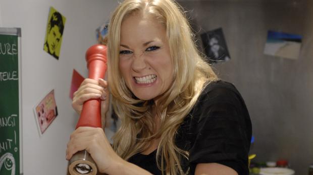 Max Kohr Sat.1 Janine (Janine Kunze) kocht nach alten Familienrezepten und genauso, wie ihre...