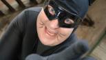 Herr P. (Markus Maria Profitlich) ist ein ganz normaler Bürger, er hat jedoch ein dunkles Geheimnis: Er wird zur "Cat-Woman", obwohl er eigentlich lieber Superman wäre ... © Sat.1