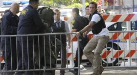 Nachdem Chin entführt wurde, versuchen Steve (Alex O'Loughlin, r.) und Danny (Scott Caan, M.) alles um ihn zu befreien. Doch das ist gar nicht so einfach, denn der Entführer ist kein Geringerer als der Mann, der für den Tod von Steves Vaters verantwortlich ist ... © TM &   2010 CBS Studios Inc. All Rights Reserved.