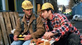 Ein Mann braucht doch auch mal ´n bisschen Fleisch! (Mirco Reseg, l. und Thomas M. Held, r.) © Sat.1