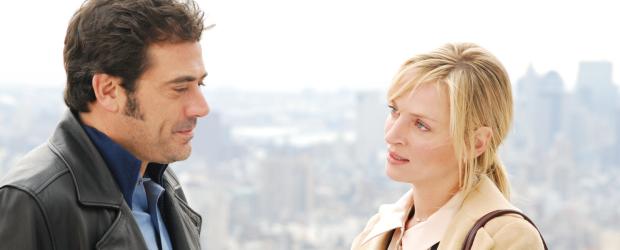 Zufällig Verheiratet - Über einen PC-Crack hackt sich Patrick (Jeffrey Dean Morgan, l.) in New Yorks Bürgerregister und erklärt sich und Emma (Uma Thurman, r.) kurzerhand zu Mann und Frau. Das stiftet bei der sonst so pfiffigen Powerfrau nicht nur einige Verwirrung, als sie mit ihrem Verlobten Richard die Hochzeitsvorbereitungen angeht, sondern verursacht auch ein Gefühlschaos, als sie Patrick schließlich persönlich kennen lernt ... © 2008 Accidental Husband Intermediary, Inc. All Rights Reserved.