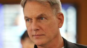 Navy CIS - Robert Banks, ein hochgeachteter Psychologe, der für eine Geheimabteilung des Pentagons tätig war, wird erhängt in seinem Haus aufgefunden. Gibbs (Mark Harmon) und sein Team ermitteln ... © 2012 CBS Broadcasting Inc. All Rights Reserved.