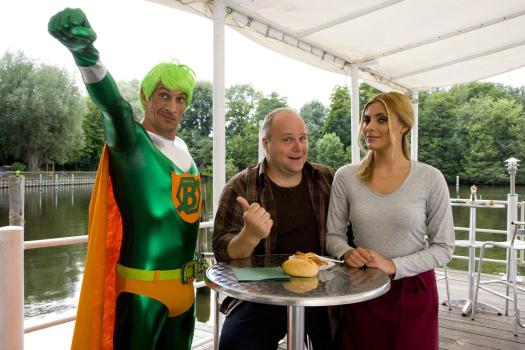 DIE DREISTEN DREI - jetzt noch dreister - Die Dreisten Drei - jetzt noch dreister mit Sophia Thomalla (r.), Mirco Nontschew (l.) und Oliver Beerhenke (M.) ... © SAT.1