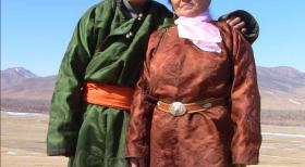 Die strengsten Eltern der Welt - Chucka und Tserendolgor leben das buddhistische Erziehungsprinzip: Mit Strenge und Liebe erziehst Du jedes Kind! © kabel eins