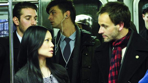 CBS Television Elementary - Der Meisterdetektiv Sherlock Holmes (Jonny Lee Miller, r.) hatte...