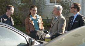 Navy CIS - Ein neuer Fall beschäftigt McGee (Sean Murray, l.), Ziva (Cote de Pablo, 2.v.l.), Gibbs (Mark Harmon, 2.v.r.) und Tony (Michael Weatherly, r.) ... © 2012 CBS Broadcasting Inc. All Rights Reserved.