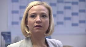 Schicksale - und plötzlich ist alles anders - Die Marktanalystin Rebecca Stern steht kurz vor dem Burnout. © SAT.1