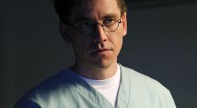 Unterstützt das Team bei den Ermittlungen: Jimmy (Brian Dietzen) ... © CBS Television
