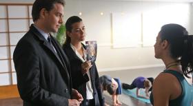 Als Fingerkuppen und Zähne von Corporal Zach Armstrong in einer Damenhandtasche gefunden wurden, beginnen Ziva (Cote de Pablo, M.) und Tony (Michael Weatherly, l.) sofort mit den Ermittlungen ... © CBS Television