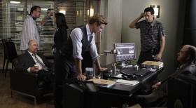 Bei den Dreharbeiten zu "The Mentalist" ... © Warner Bros. Television