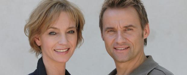 Kripo-Arbeit ist Teamarbeit - und sie sind das perfekte Ermittler-Paar: Conny Niedrig (l.) und Bernie Kuhnt (r.) sind echte Kommissare, die Täter vor laufender Kamera dingfest machen. © Sat.1 Kripo-Arbeit ist Teamarbeit - und sie sind das perfekte Ermittler-Paar: Conny Niedrig (l.) und Bernie Kuhnt (r.) sind echte Kommissare, die Täter vor laufender Kamera dingfest machen. © Sat.1