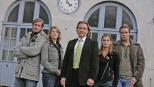 Ingo Lenßen (M.) mit den Ermittlern Sebastian Thiele (l.), Katja Hansen (2.v.l.), Sandra Nitka (2.v.r.) und Christian Storm (r.) © Sat.1