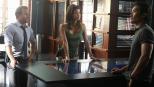 Versuchen einen neuen Fall zu lösen: Danny (Scott Caan, l.), Chin (Daniel Dae Kim, r.) und Kono (Grace Park, M.) ... © 2011 CBS BROADCASTING INC. All Rights Reserved. Versuchen einen neuen Fall zu lösen: Danny (Scott Caan, l.), Chin (Daniel Dae Kim, r.) und Kono (Grace Park, M.) ... © 2011 CBS BROADCASTING INC. All Rights Reserved.