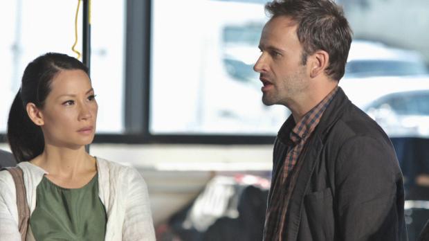 CBS Television Versuchen, einen Mörder dingfest zu machen: Sherlock Holmes (Jonny Lee Miller...