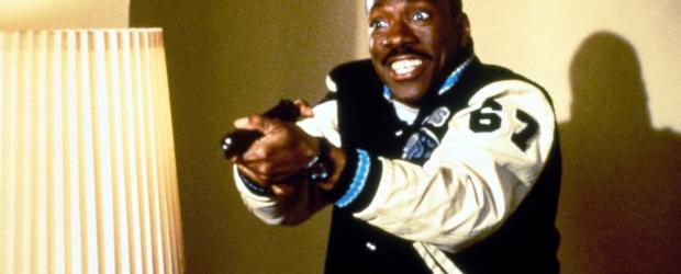 Wer kann so einem charmanten Lächeln schon widerstehen? Als Axel (Eddie Murphy) in Beverly Hills einer aalglatten Geldfälscherbande auf der Spur ist, kommt er mit seinen Ermittlungen auch noch dem FBI in die Quere - Ups ... © Paramount Pictures