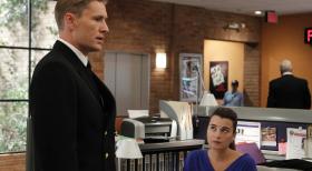 Navy CIS - Ziva David (Cote de Pablo, r.) und ihre Kollegen ermitteln in einem neuen Fall, bei dem Navy Lieutenant Commander Geoffrey Brett (Brett Tucker, l.) Finanzberaterin Drew Turner ermordet wurde ... © CBS Television